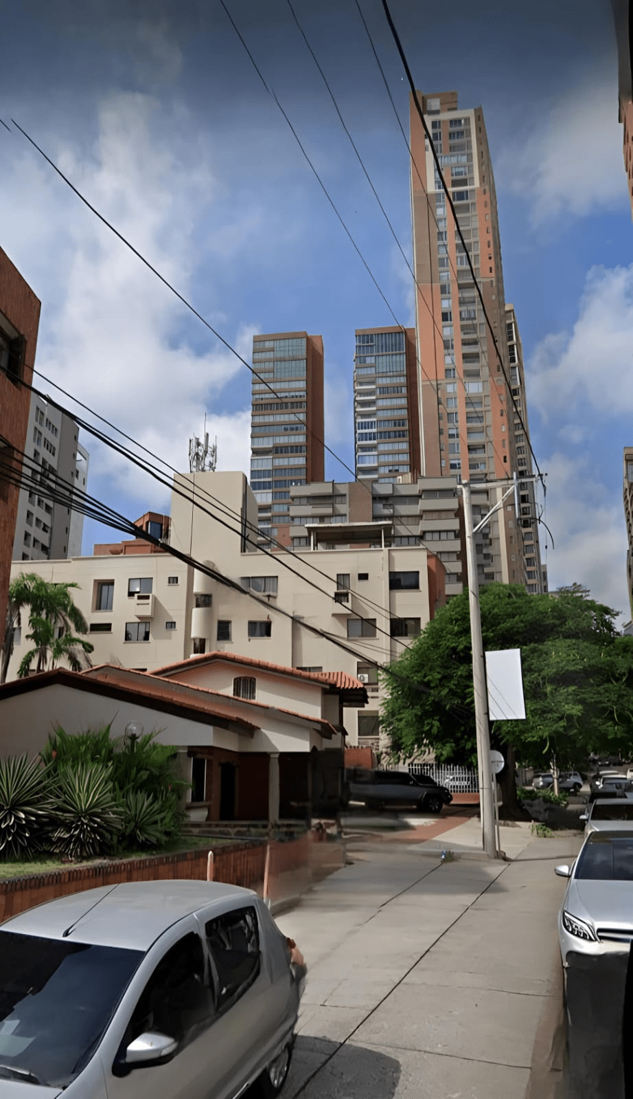 Barrio El Golf cerca de Aura Torre Médica